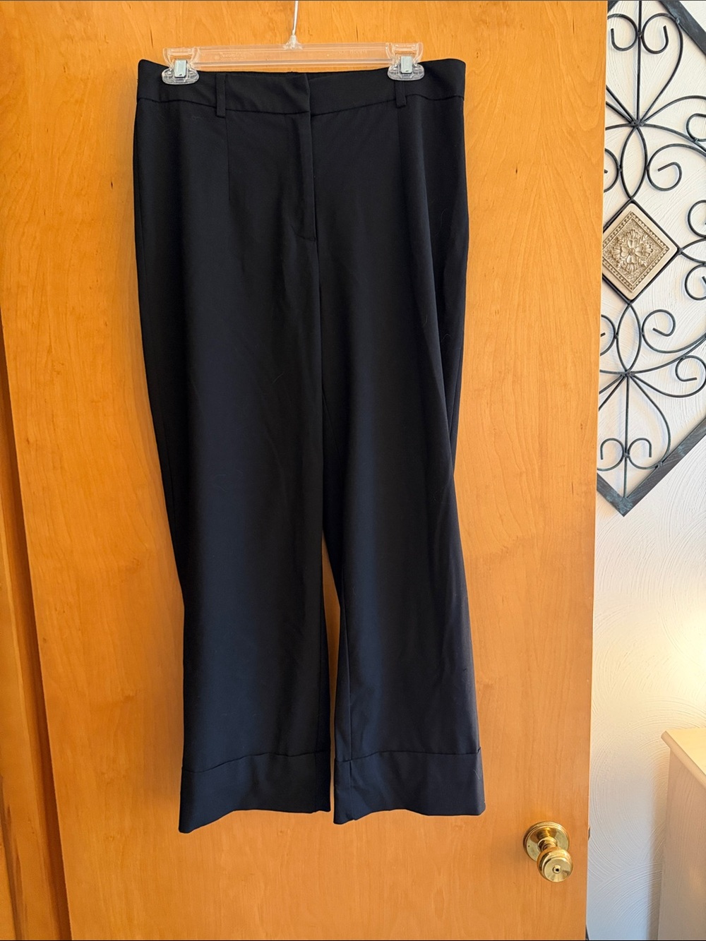 Women’s Jones & Co black cropped trousers